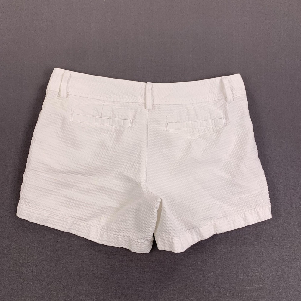 Lilly Pulitzer Callahan Shorts Womens 6 Resort White Seersucker Gold Button - Picture 13 of 15